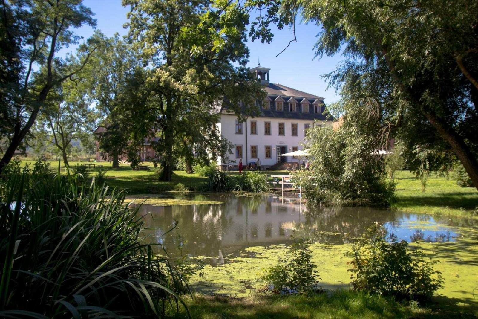 Biohotel Stiftsgut Wilhelmsglücksbrunn Creuzburg Exterior foto